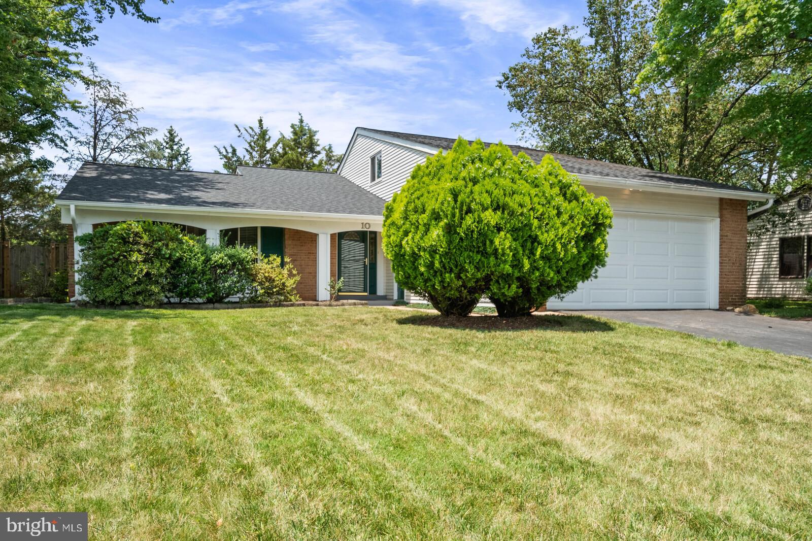 10 Thrush Road Sterling, VA 20164 - Photo 1 of 35 Gallery Image 1