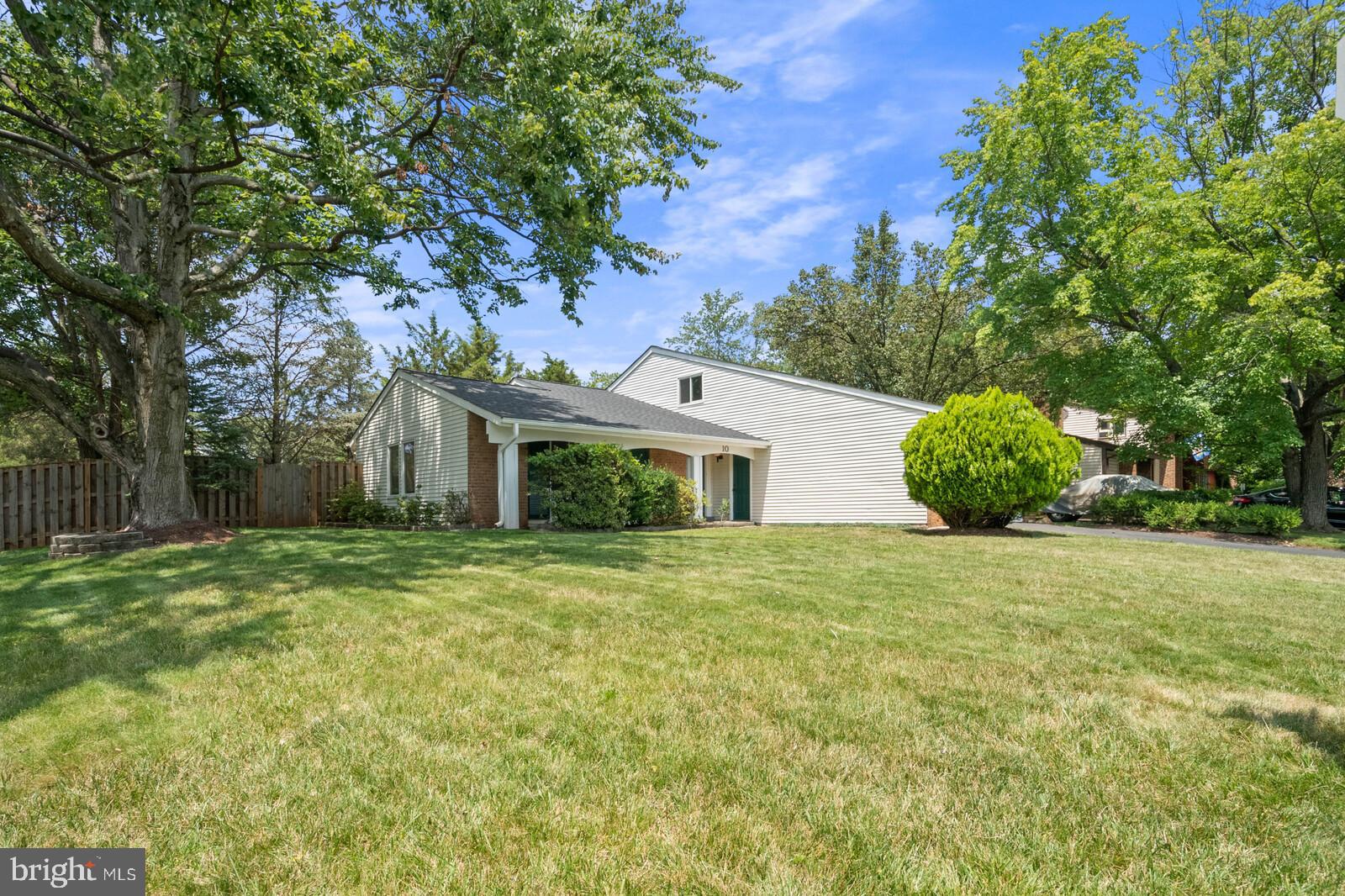 10 Thrush Road Sterling, VA 20164 - Photo 2 of 35 Gallery Image 2