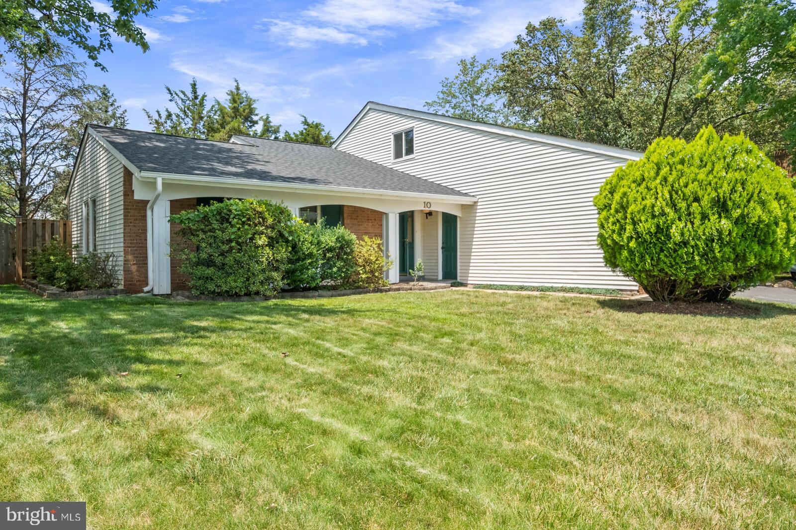 10 Thrush Road Sterling, VA 20164 - Photo 3 of 35 Gallery Image 3