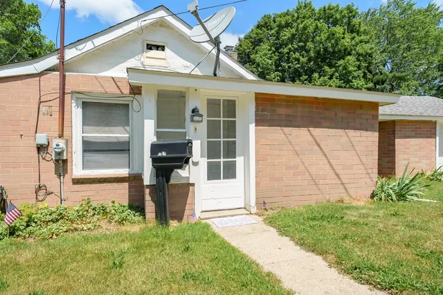 $139,900 | 208 West St Marys Street, Decatur, MI 49045