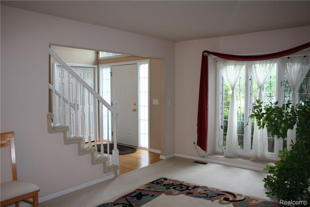 45262 Lothrop Road Canton, MI 48188 - Photo 11 of 50 Nice big windows!