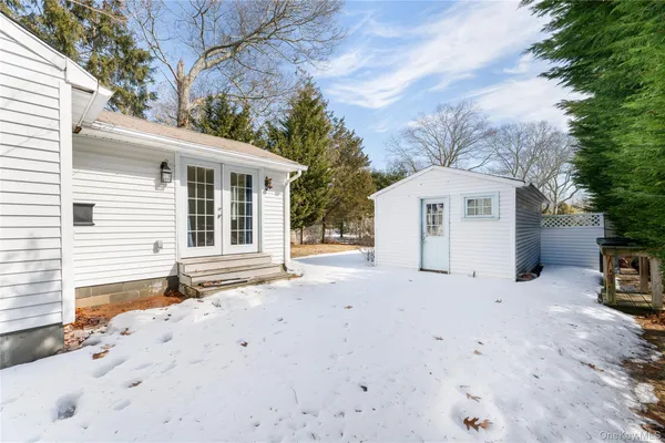 $675,000 | 5 Sherman Avenue, Hampton Bays, NY 11946