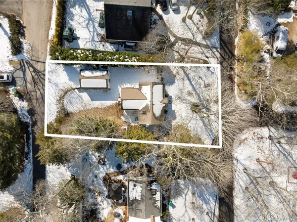 $675,000 | 5 Sherman Avenue, Hampton Bays, NY 11946