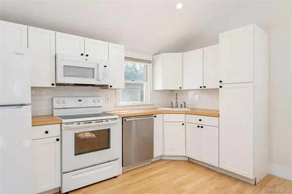 $675,000 | 5 Sherman Avenue, Hampton Bays, NY 11946