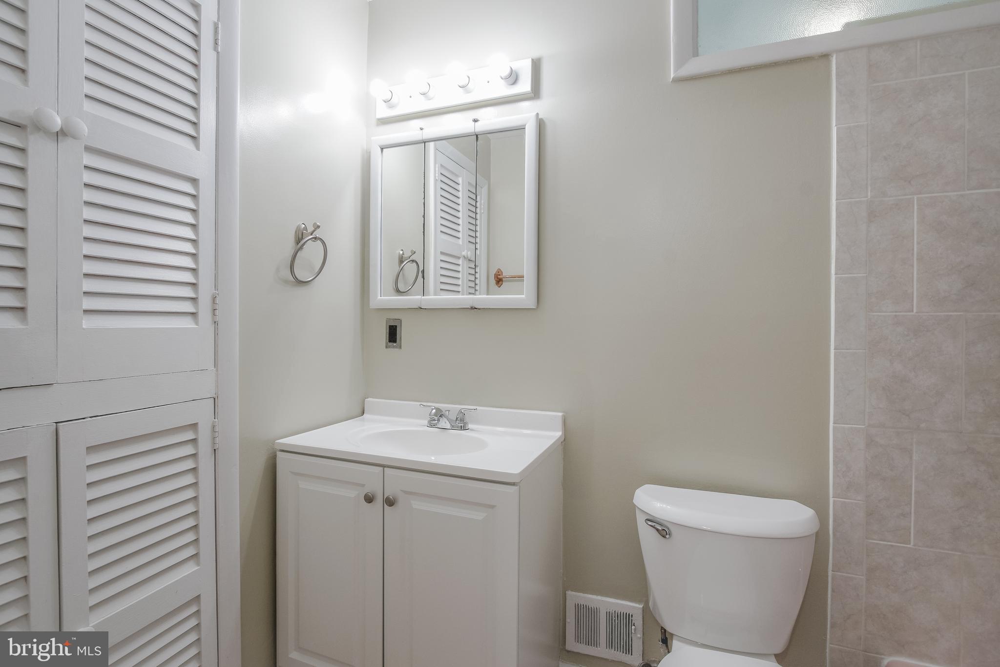 13010 Estelle Road Silver Spring, MD 20906 - Photo 16 of 39 hallway full bath