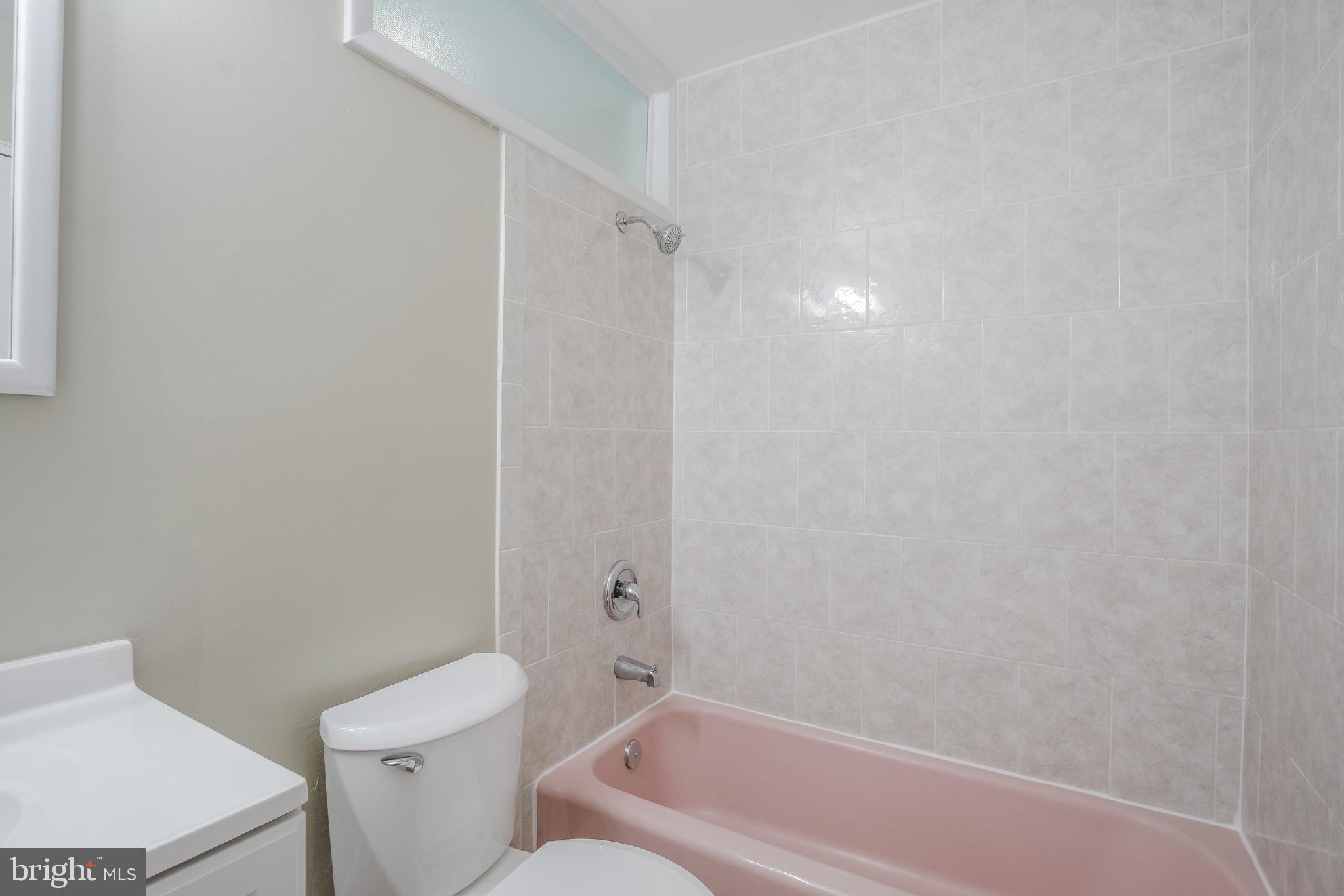 13010 Estelle Road Silver Spring, MD 20906 - Photo 17 of 39 hallway full bath