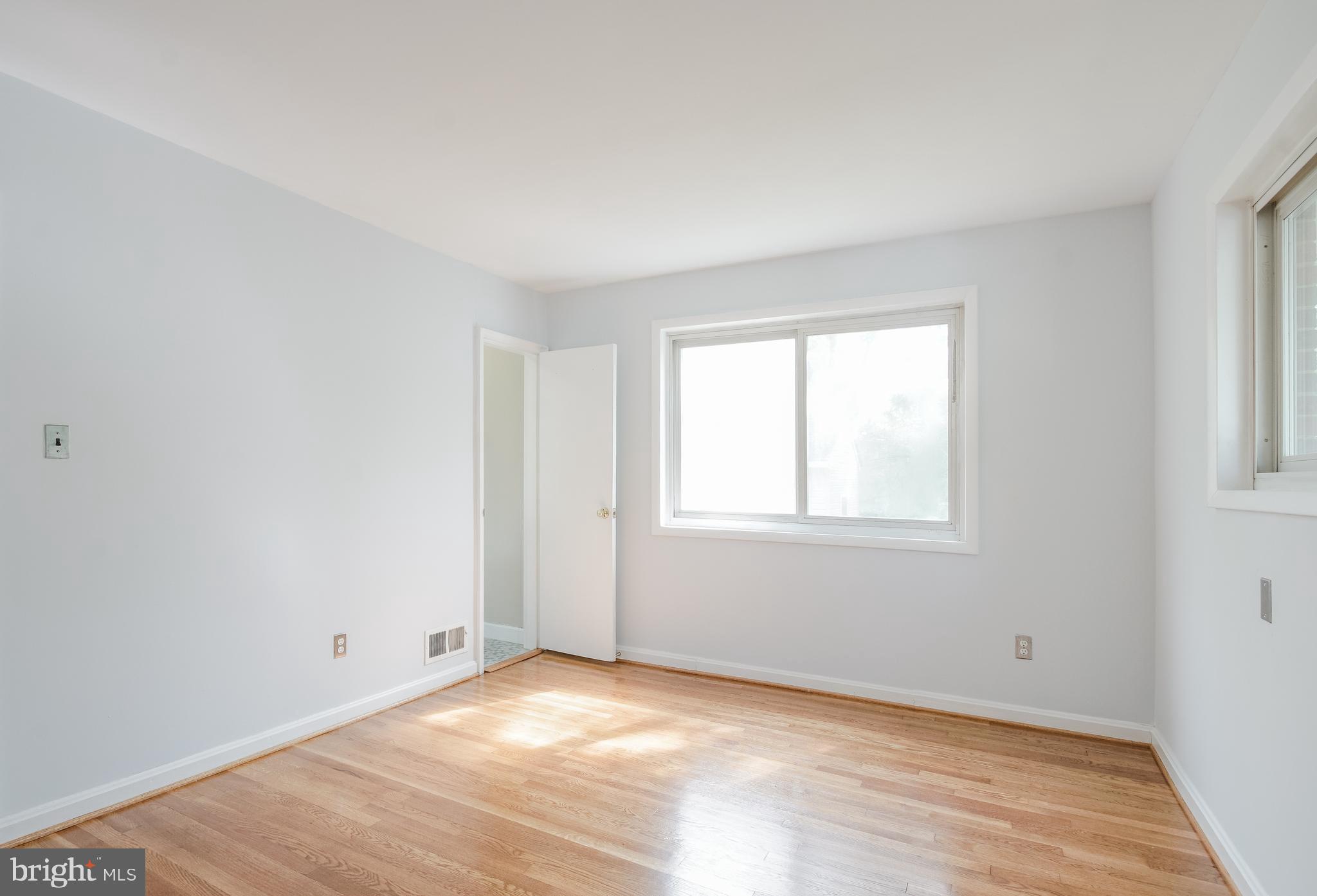 13010 Estelle Road Silver Spring, MD 20906 - Photo 21 of 39 master bedroom
