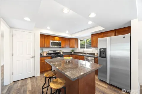 $1,275,000 | 6215 122nd Avenue Southeast, Bellevue, WA 98006