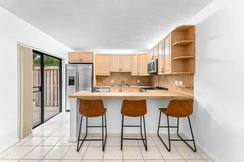 $369,900 | 1214 12th Lane, Palm Beach Gardens, FL 33418