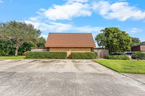 $369,900 | 1214 12th Lane, Palm Beach Gardens, FL 33418