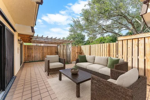 $369,900 | 1214 12th Lane, Palm Beach Gardens, FL 33418