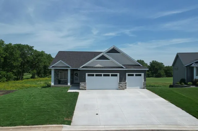 $499,900 | 509 Golfview Avenue, Zumbrota, MN 55992