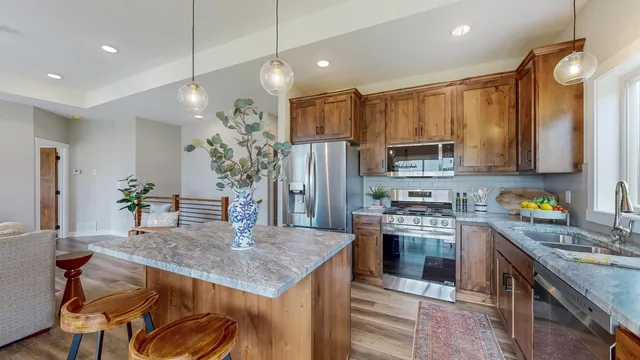 $499,900 | 509 Golfview Avenue, Zumbrota, MN 55992