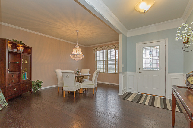 295 Monument Road Elgin, IL 60124 - Photo 2 of 25
