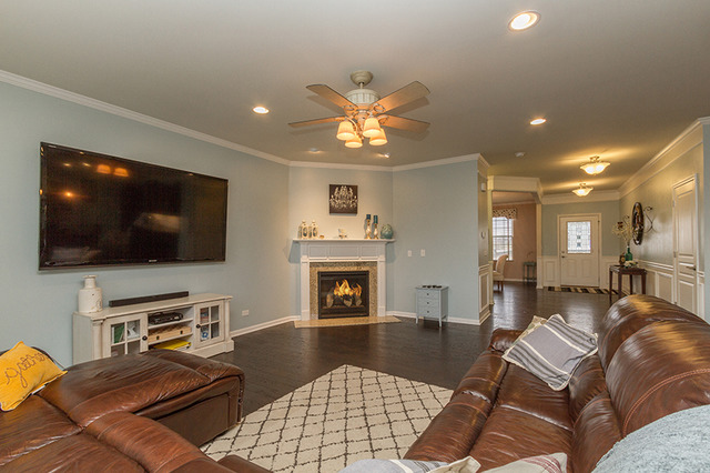 295 Monument Road Elgin, IL 60124 - Photo 5 of 25
