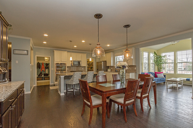 295 Monument Road Elgin, IL 60124 - Photo 6 of 25