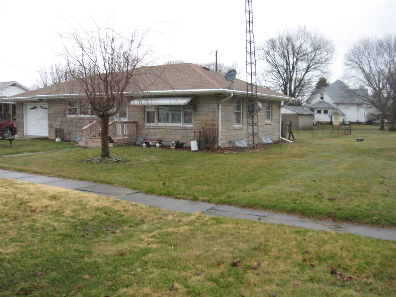 304 West Brown Street Rochester, IN 46975 - Photo 9 of 12