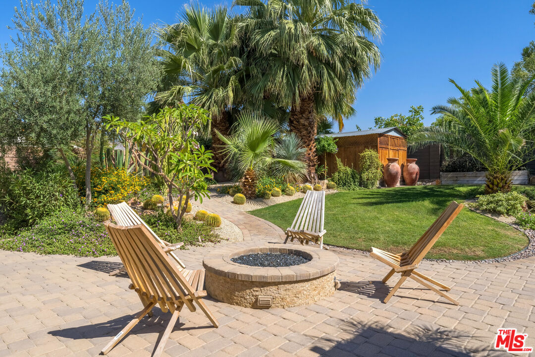 73589 Haystack Road Palm Desert, CA 92260 - Photo 28 of 54 a view of a chairs and table in backyard