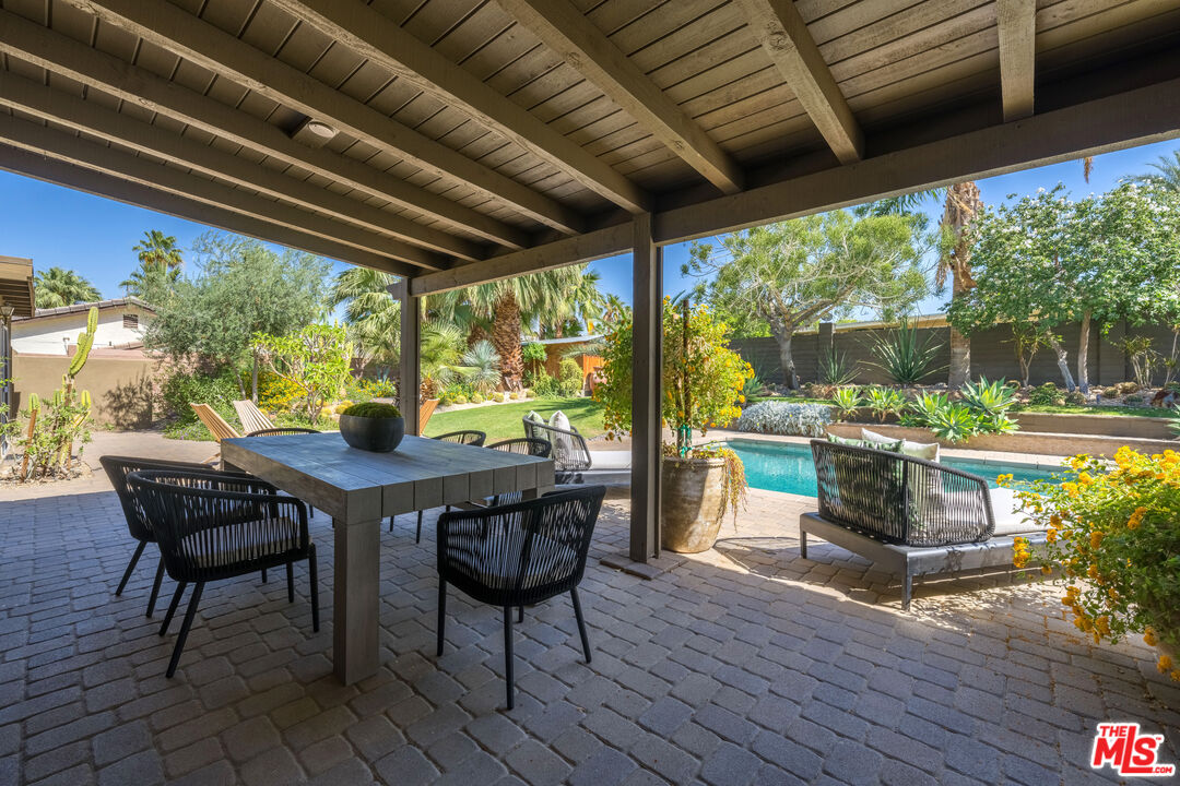 73589 Haystack Road Palm Desert, CA 92260 - Photo 32 of 54 a dining room with furniture and garden view