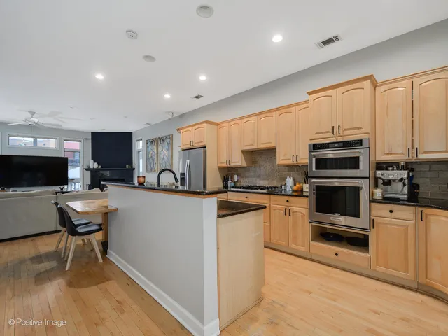 $5,800 | 1720 West Altgeld Street, Chicago, IL 60614