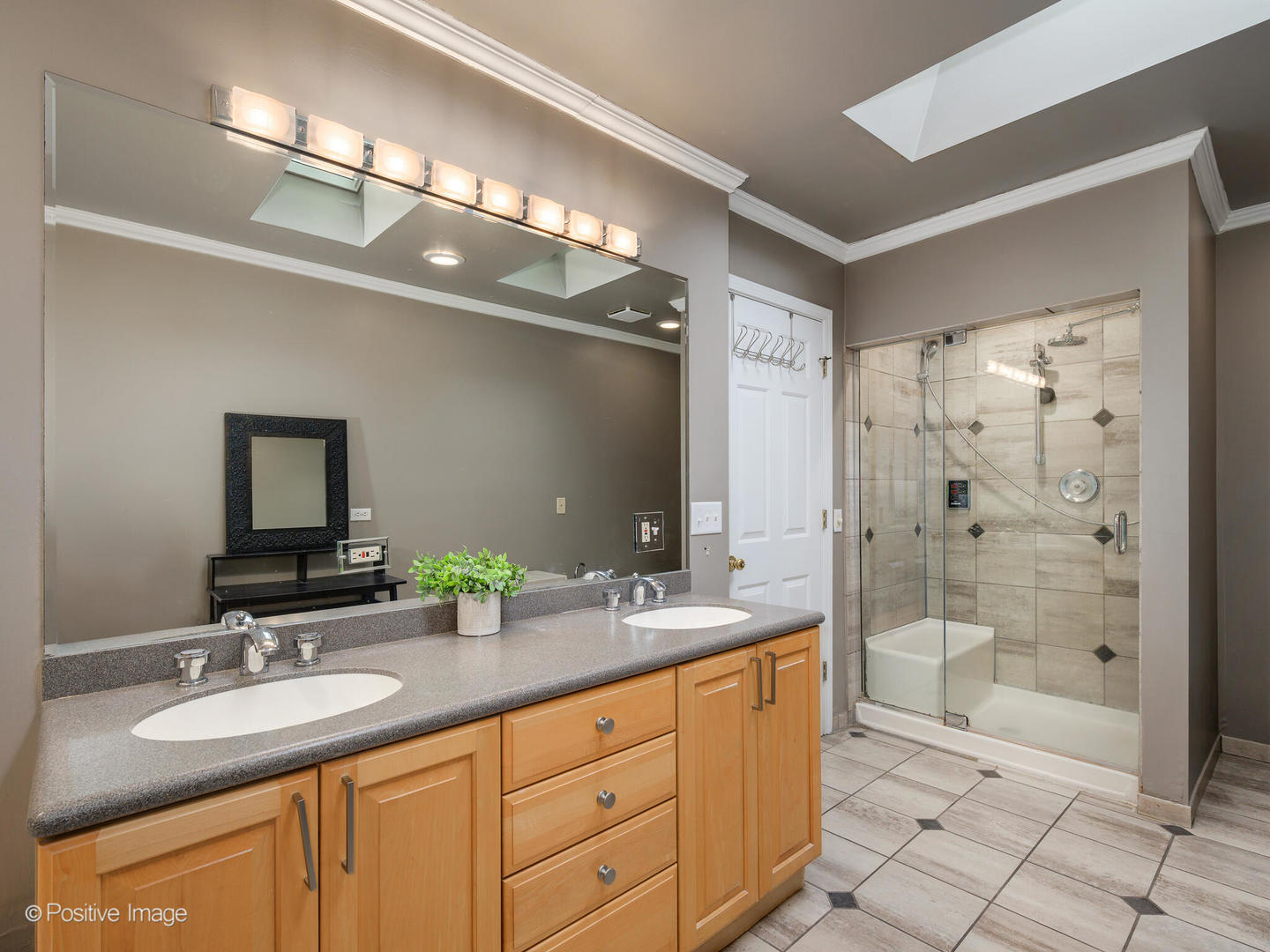 1720 West Altgeld Street Chicago, IL 60614 - Photo 7 of 11 a bathroom with double sink and a mirror