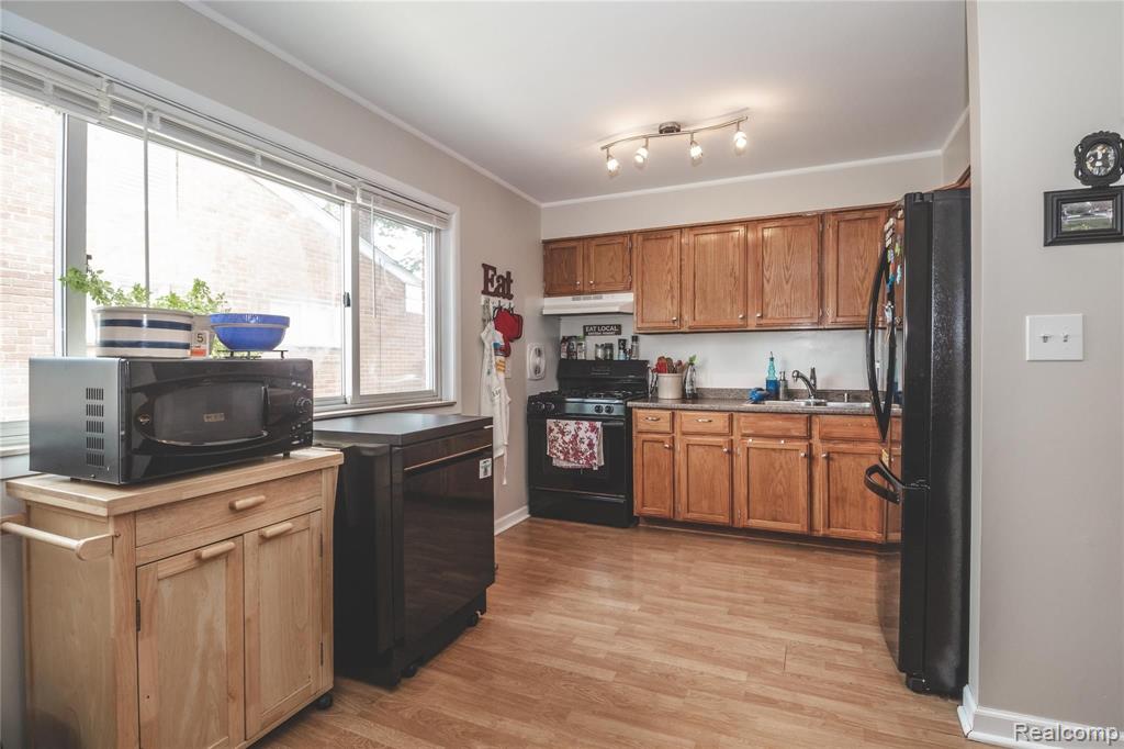 8954 Henry Ruff Road Livonia, MI 48150 - Photo 4 of 29