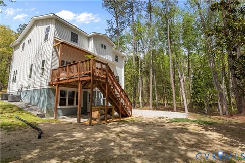 a view of a entrance gate of the house