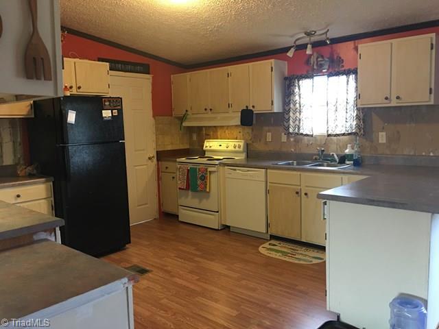 325 Rab Road Purlear, NC 28665 - Photo 10 of 32