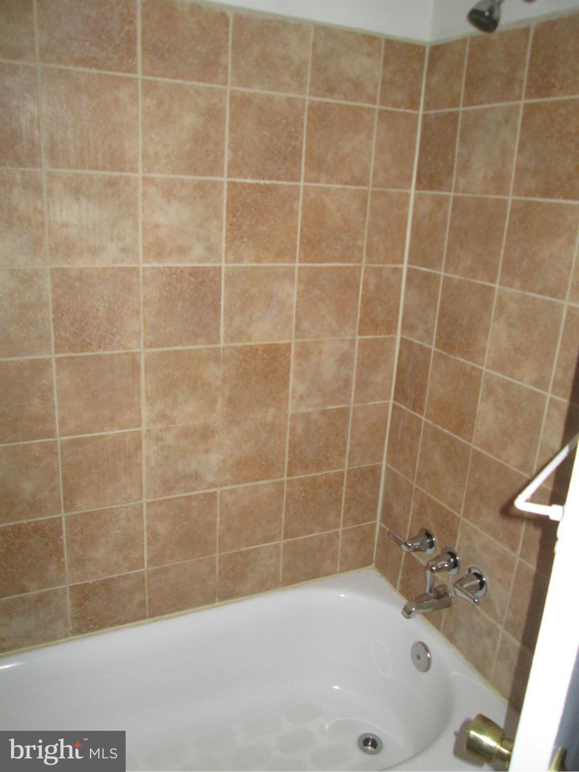 5108 Fredcrest Road Baltimore, MD 21229 - Photo 2 of 21 Bath