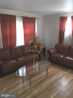 5108 Fredcrest Road Baltimore, MD 21229 - Photo 18 of 21 Living Room