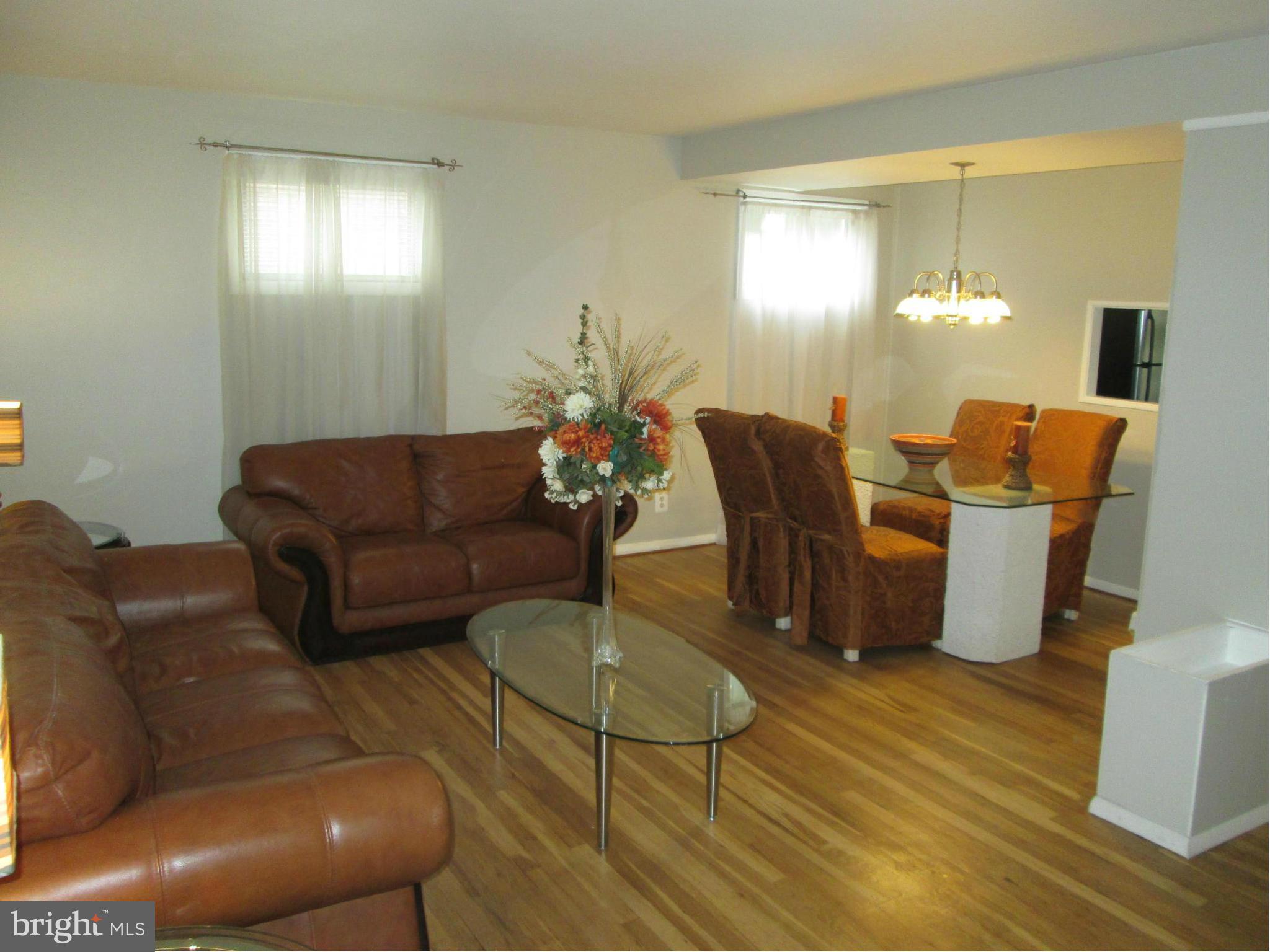 5108 Fredcrest Road Baltimore, MD 21229 - Photo 9 of 21 Living Room