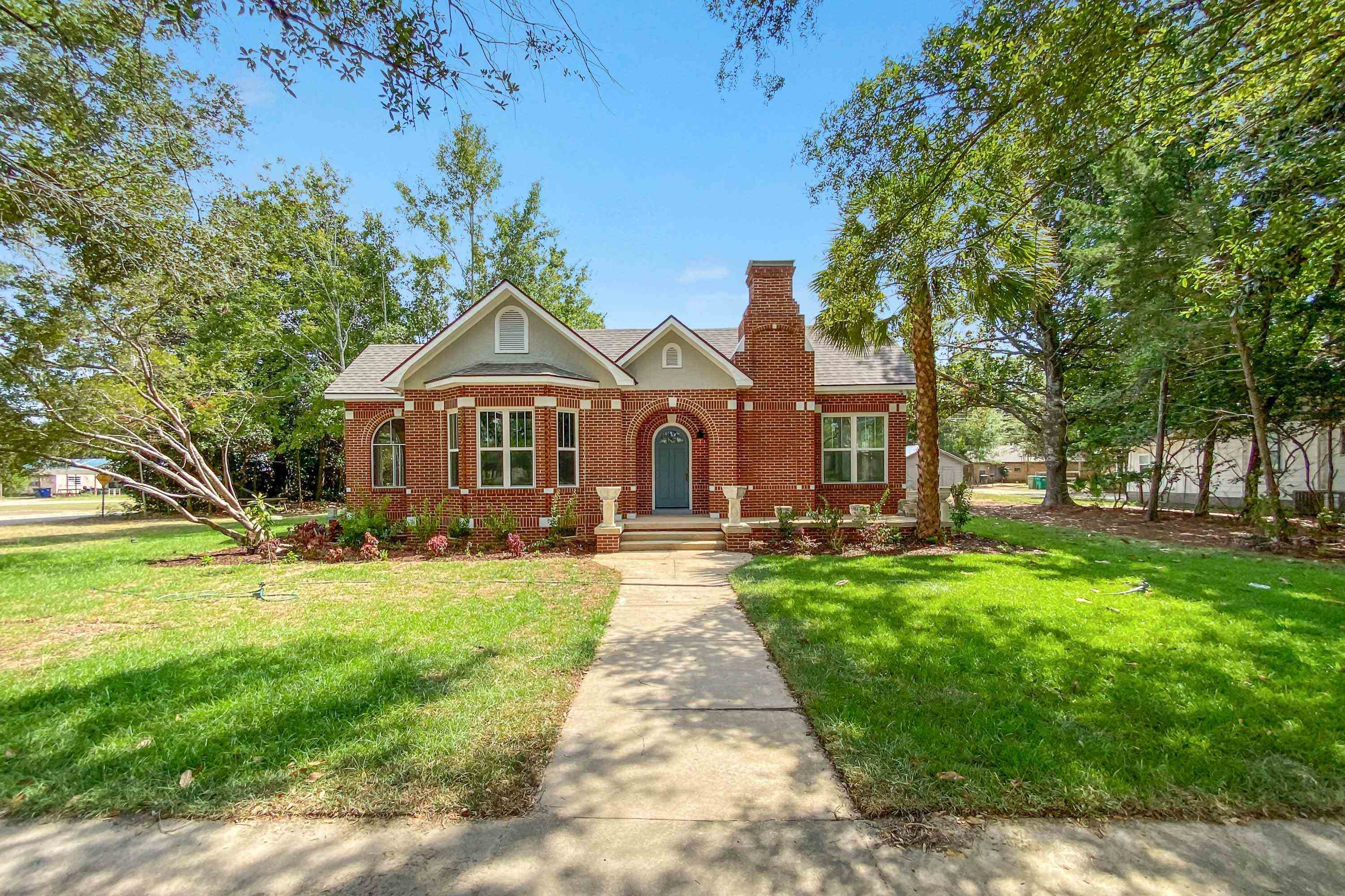 320 East Laurel Avenue Foley, AL 36535 - Photo 1 of 25