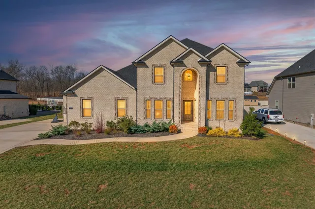 $750,000 | 308 Young Lane, Pleasant View, TN 37146