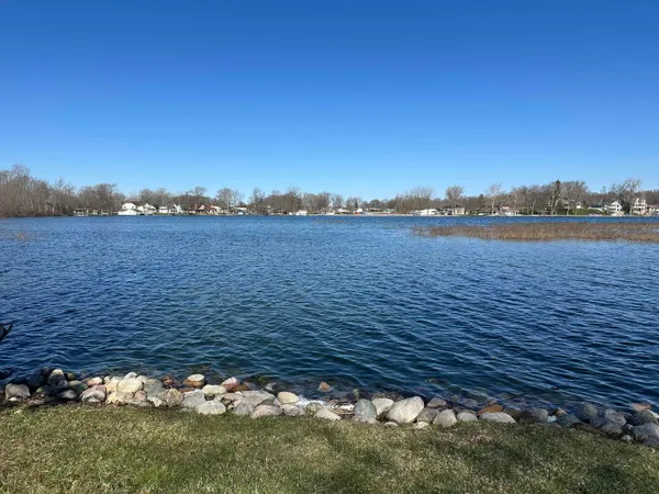 $215,000 | 4615 East 640 South, Wolcottville, IN 46795