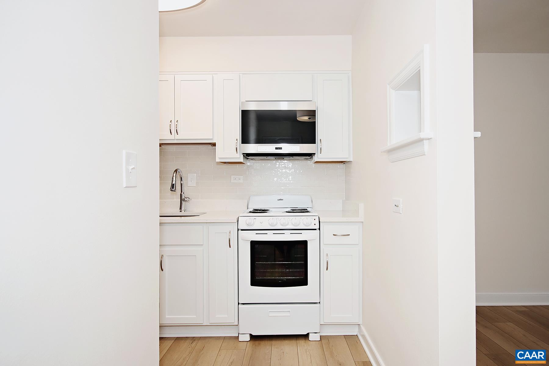 2114 Ivy Road, Unit 10 Charlottesville, VA 22903 - Photo 4 of 12