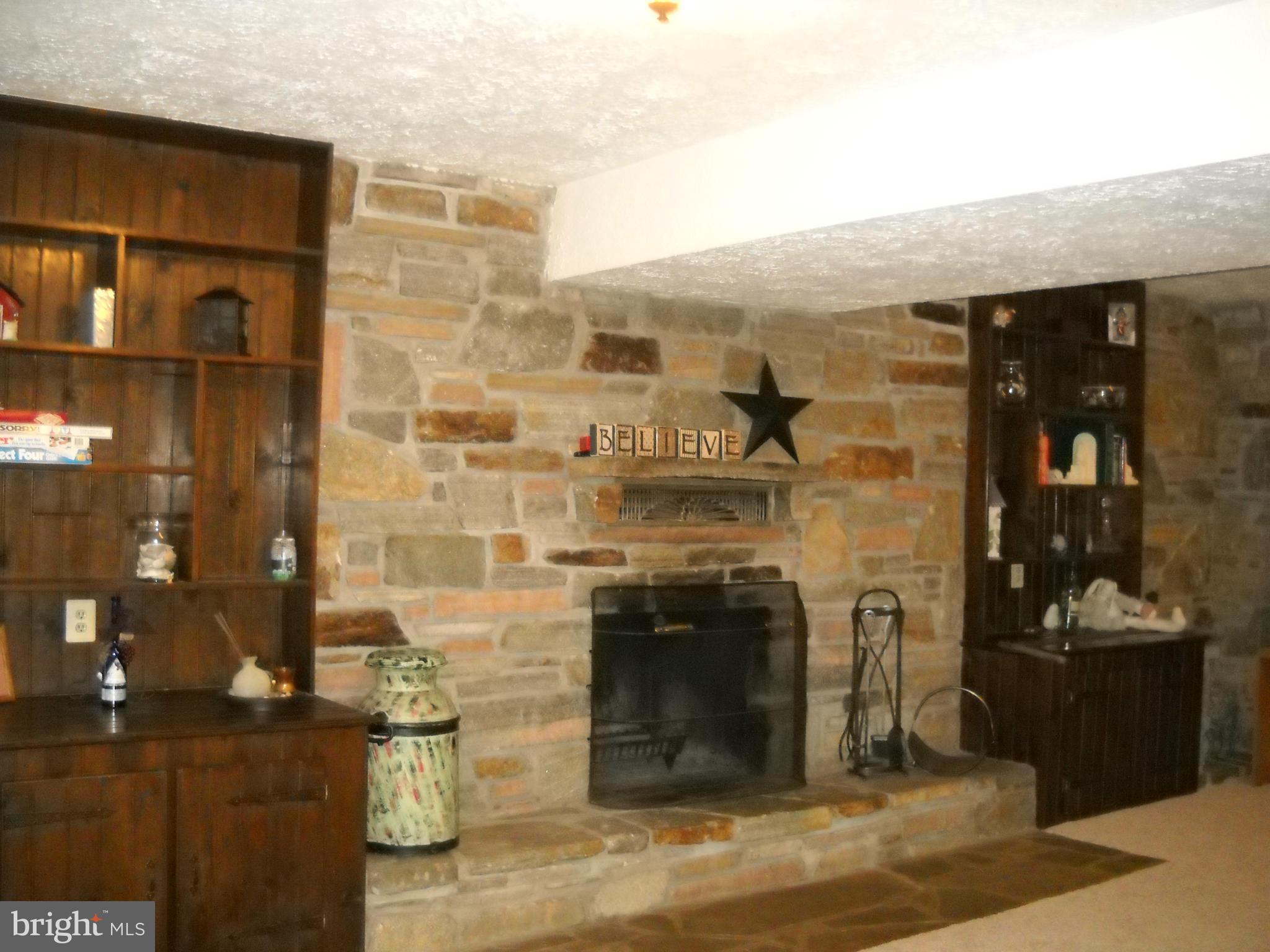 1811 Dennings Road New Windsor, MD 21776 - Photo 26 of 29 Family Room