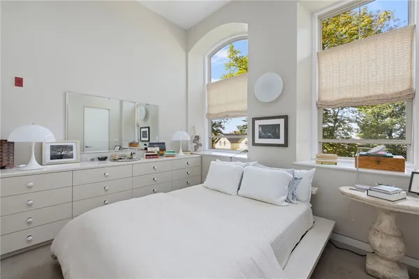 $5,000 | 426 Spring Street, Unit 101, Newport, RI 02840