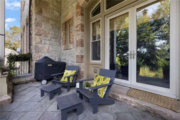 $5,000 | 426 Spring Street, Unit 101, Newport, RI 02840