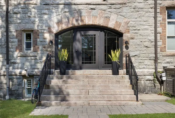 $5,000 | 426 Spring Street, Unit 101, Newport, RI 02840
