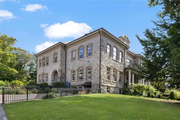 $5,000 | 426 Spring Street, Unit 101, Newport, RI 02840