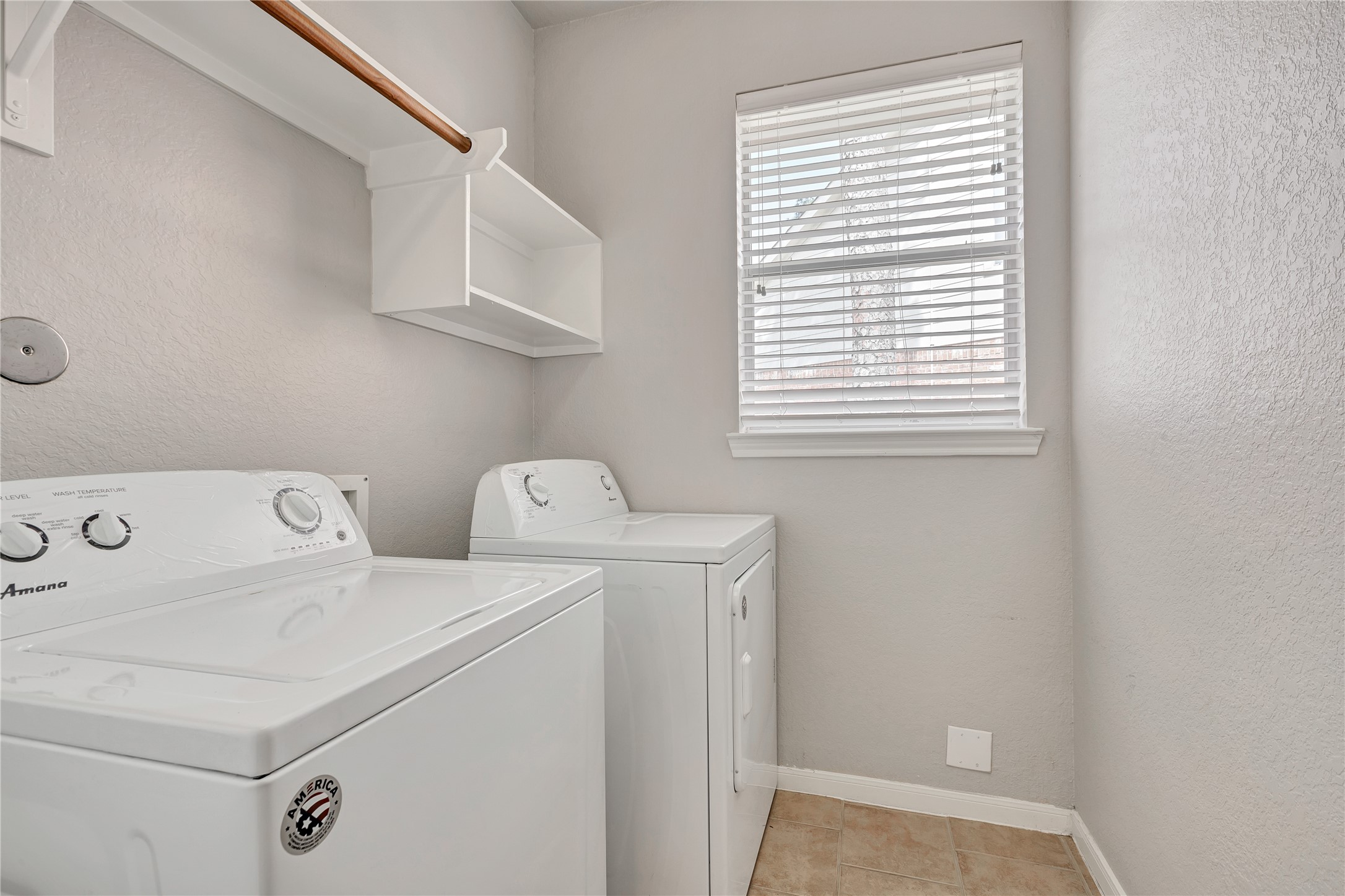 27 Planchard Court Spring, TX 77382 - Photo 13 of 16 a utility room with dryer and washer