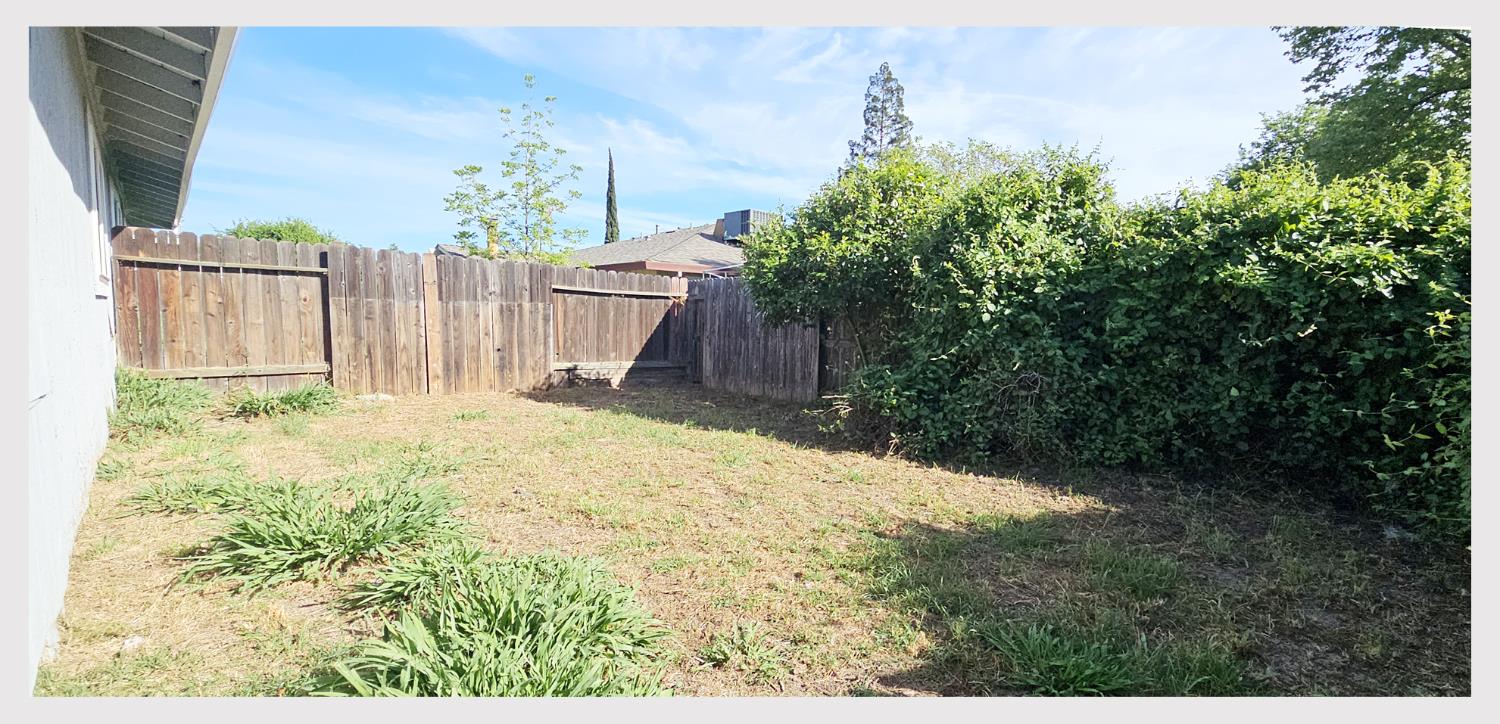 5130 Rescue Court Sacramento, CA 95841 - Photo 34 of 47 a view of backyard with small cabin
