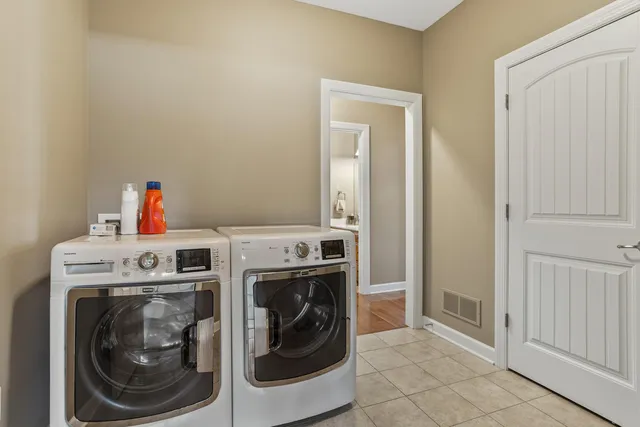 $715,000 | 1503 English Oak Drive, Champaign, IL 61822