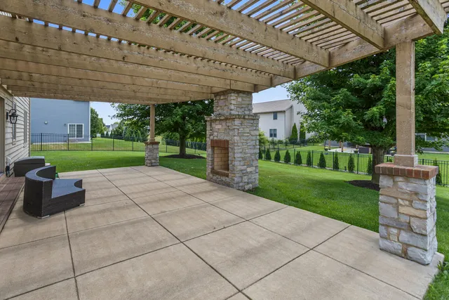 $715,000 | 1503 English Oak Drive, Champaign, IL 61822