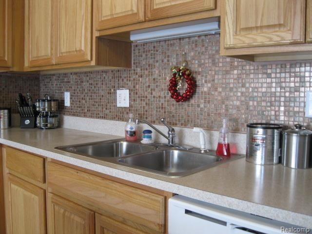 33568 Utica Road Fraser, MI 48026 - Photo 4 of 22 Utica Rd 33568 005.jpg