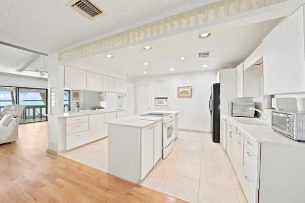 154 Redwing Road Tavernier, FL 33070 - Photo 10 of 53 024_G3WG