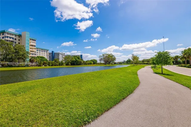 $3,600 | 4144 Greenway Drive, Unit 4144, Hollywood, FL 33021