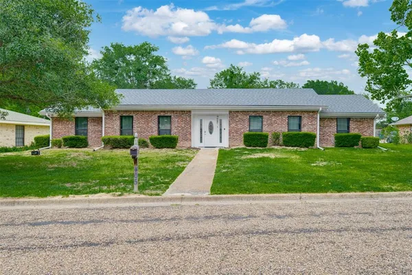 $259,000 | 405 Brookwood Drive, Mount Pleasant, TX 75455