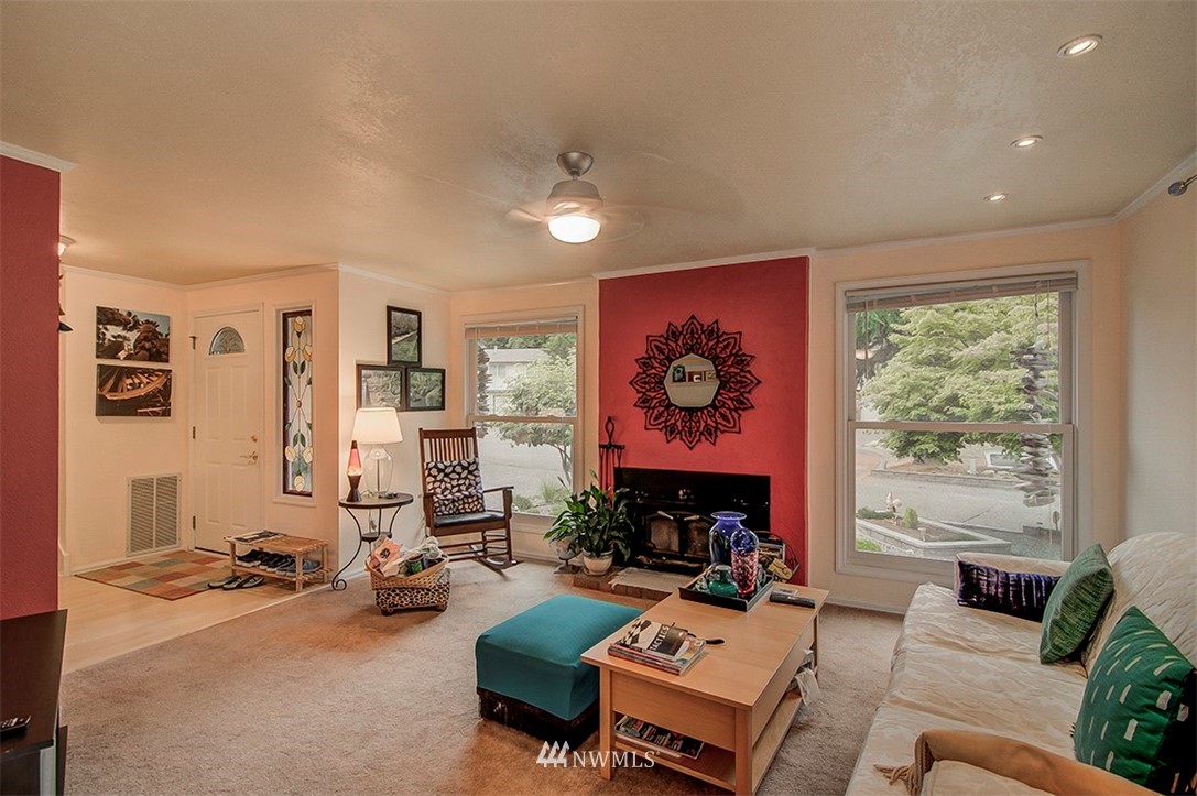 15812 130th Place Southeast Renton, WA 98058 - Photo 2 of 25 Gallery Image 2