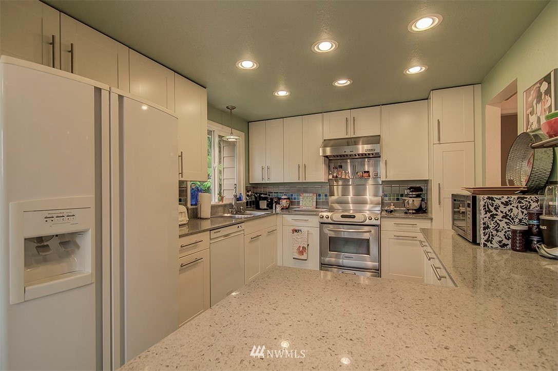 15812 130th Place Southeast Renton, WA 98058 - Photo 3 of 25 Gallery Image 3